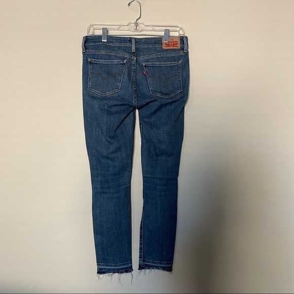 Levi’s Medium Wash 711 Skinny Distressed Jeans - Picture 10 of 10